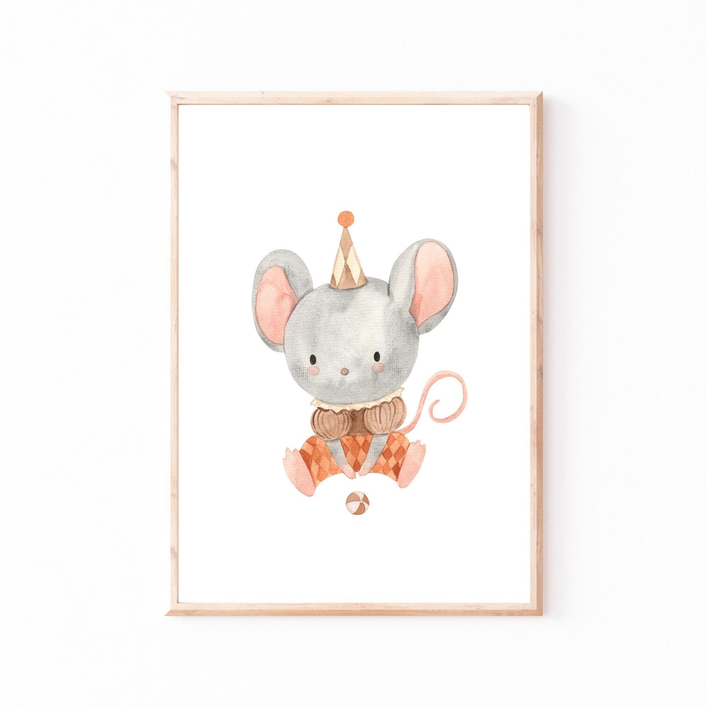 Posterset Zirkus A3 & A4 mit einem Aquarell einer Maus in Hut, ideal für Kinderzimmerdeko, auf hochwertigem, stabilem 300g Naturpapier gedruckt.