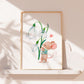 Poster Kinderzimmer Maus & Blume: Aquarell einer niedlichen Maus mit Blume, ideal als Kinderzimmerdekoration und Geschenk zur Geburt auf hochwertigem Naturpapier.