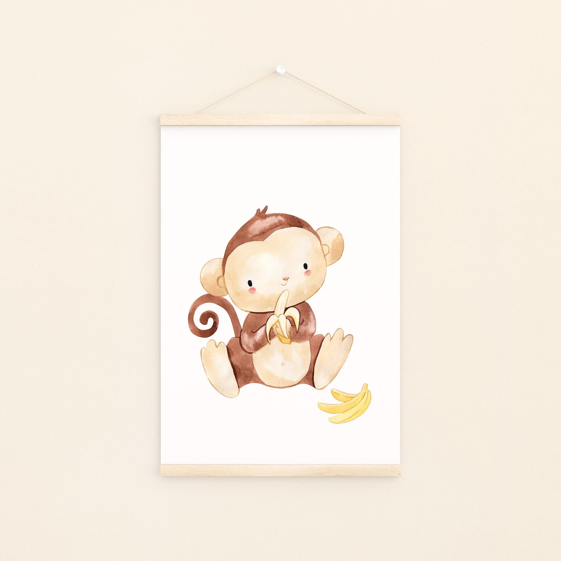 Poster Affe mit Banane A3 & A4: Illustration eines Cartoon-Affens mit Banane, ideal für Kinderzimmerdekoration, auf hochwertigem, mattem Naturpapier gedruckt.