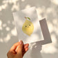 Postkarte Karte Zitrone A6 mit süßem Zitronenmotiv auf hochwertigem, mattem 300g Naturpapier, geeignet für Grüße oder Dekoration. Rückseite ist beschreibbar.