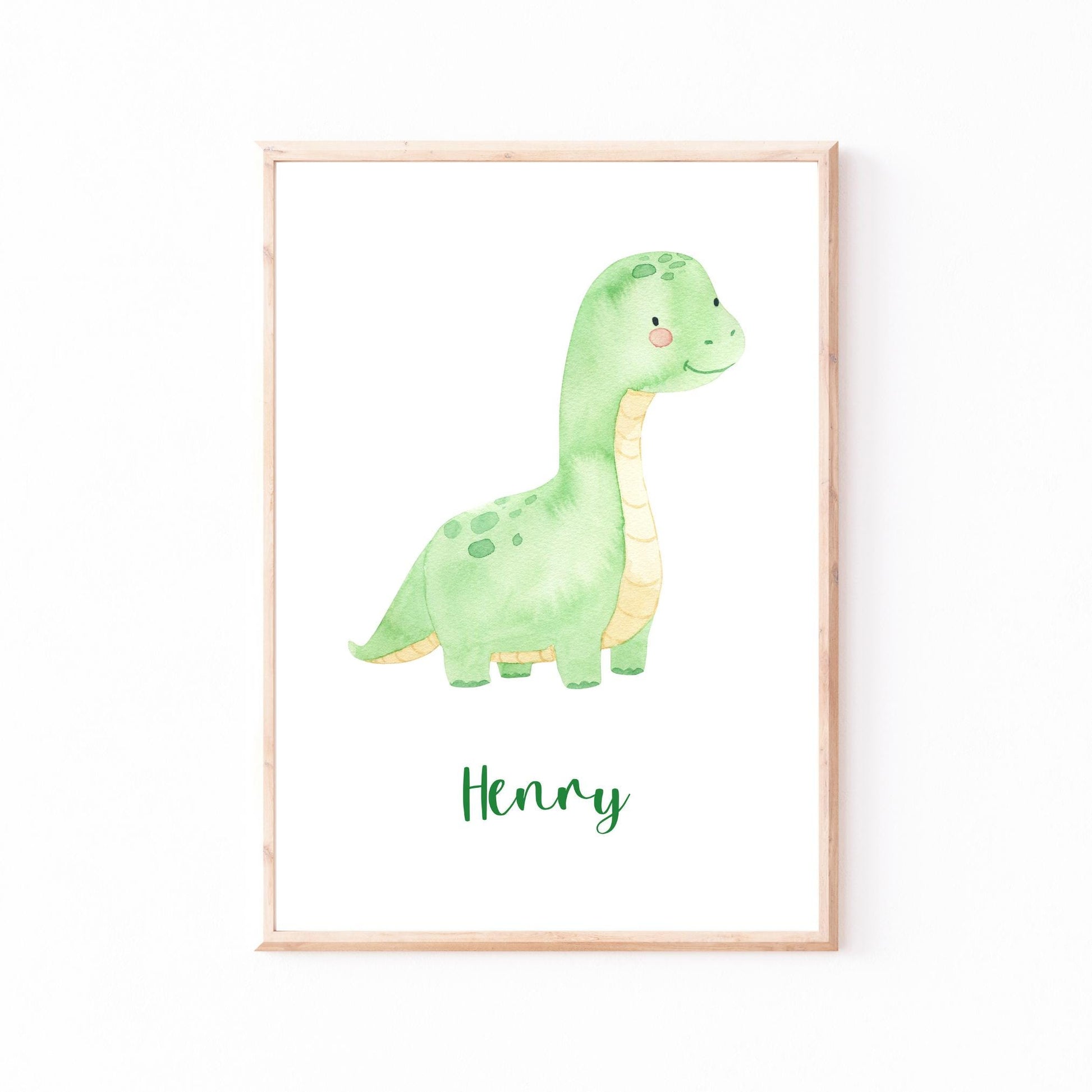 Geburtsposter Dino personalisiert zeigt einen grünen Dinosaurier mit Name Henry in Aquarellstil, ideal für Kinderzimmer, auf hochwertigem Naturpapier gedruckt.