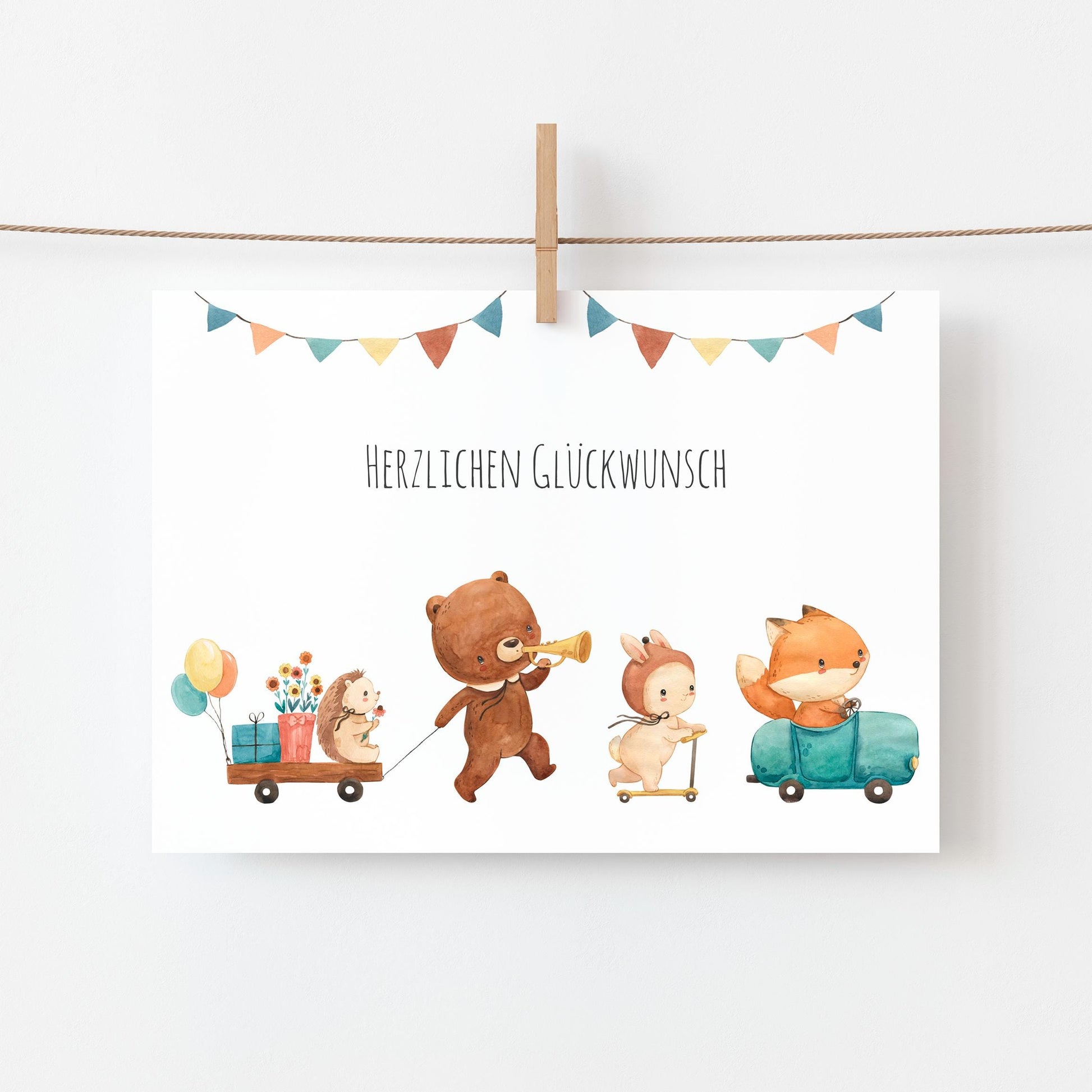 Karte Kindergeburtstag Tierparade Waldtiere A6: Handgezeichnete Karte mit Igel, Bär, Hase und Fuchs unter Herzlichen Glückwunsch-Schriftzug, perfekt für tierliebende Geburtstagskinder.