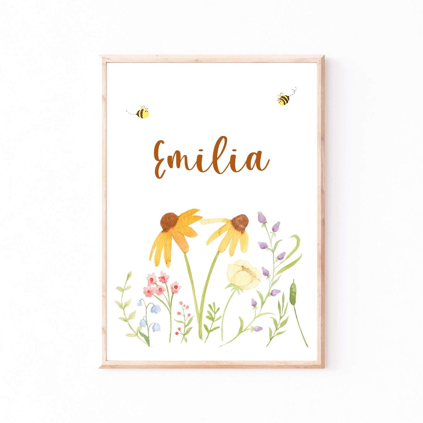 Namensposter personalisiert im 3er Set: Bären und Bienen A3 & A4, zeigt Emilia in Kupferschrift, mit Bienen und einem Blumenbouquet auf weißem Hintergrund.