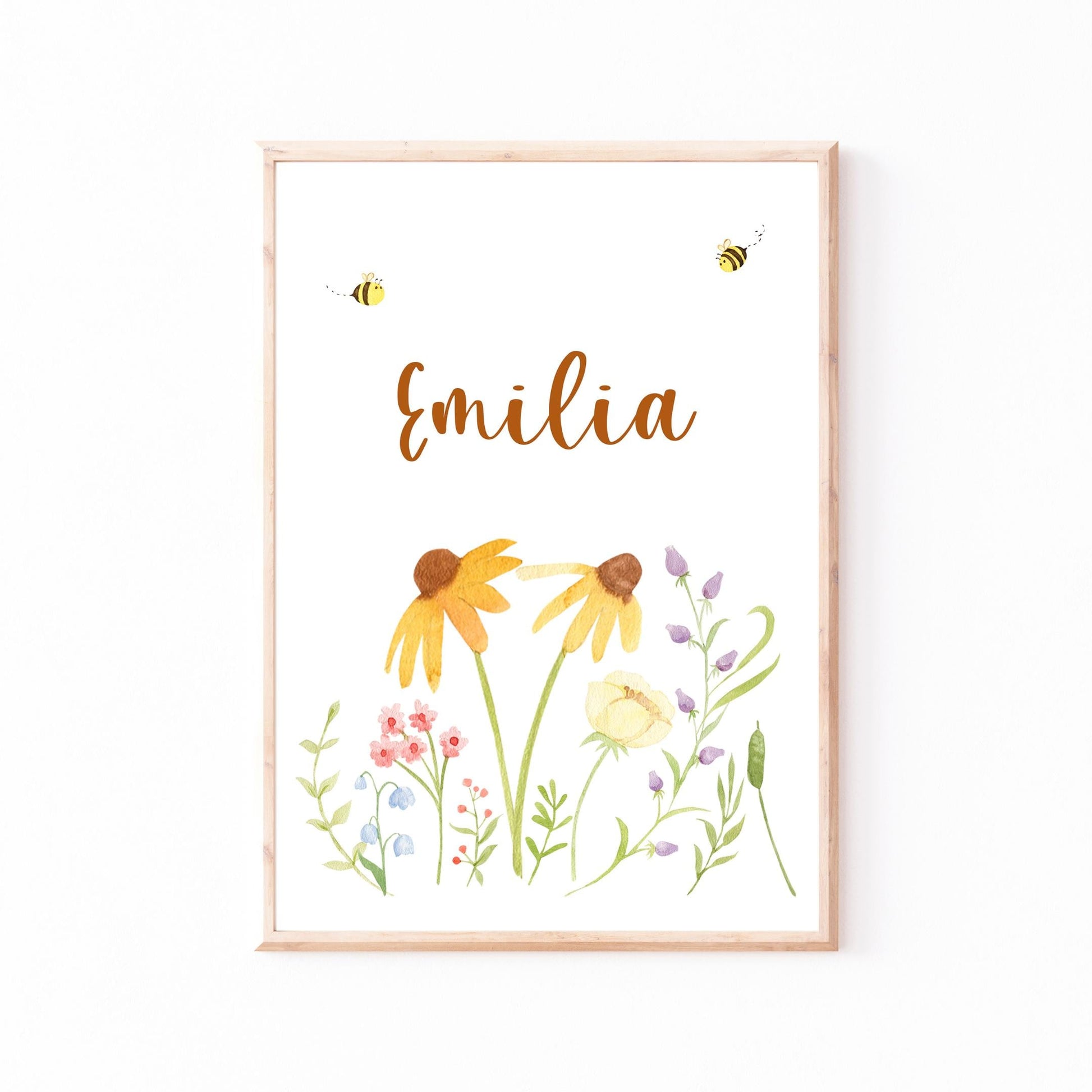 Namensposter personalisiert im 3er Set: Bären und Bienen A3 & A4, zeigt Emilia in Kupferschrift, mit Bienen und einem Blumenbouquet auf weißem Hintergrund.