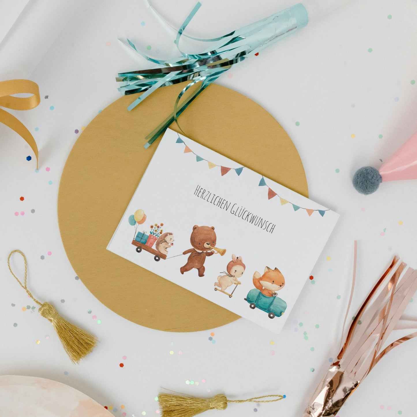 Karte Kindergeburtstag Tierparade Waldtiere A6 mit Herzlichen Glückwunsch und niedlichen Tieren: Igel, Bär, Hase, Fuchs; perfekte Glückwunschkarte für Kinder.
