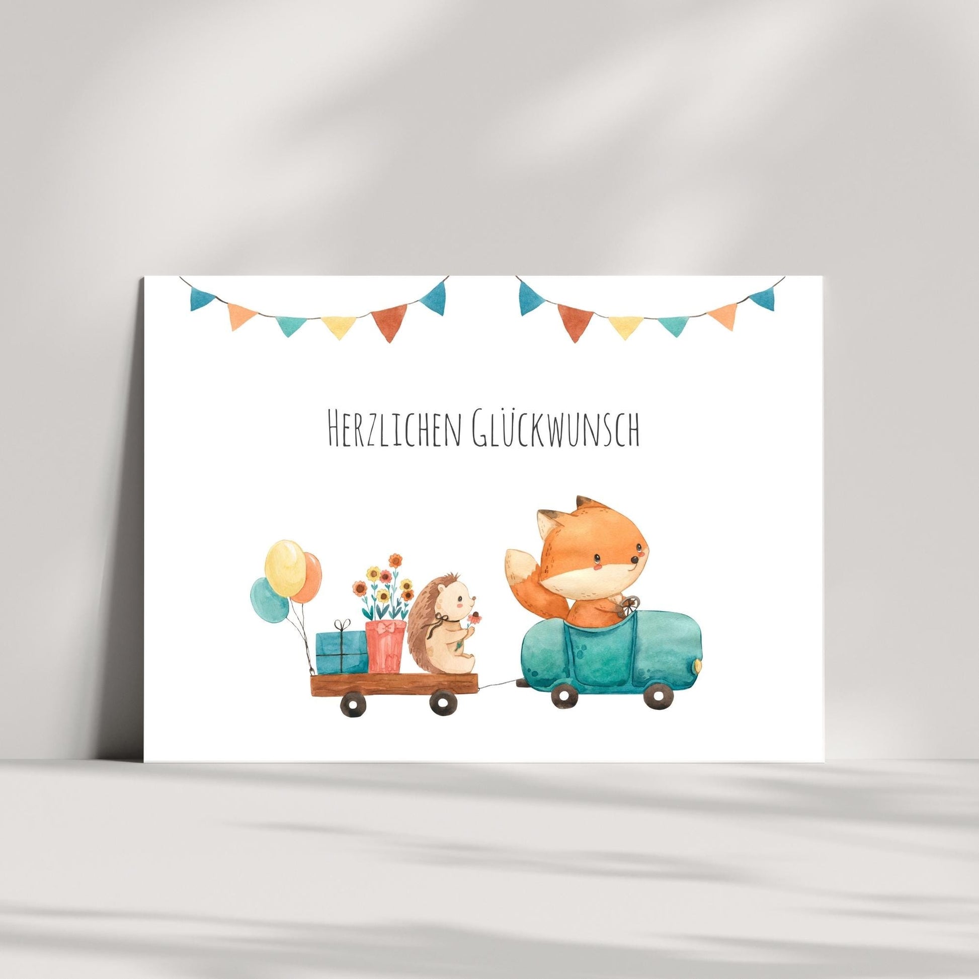 Karte Kindergeburtstag Igel und Fuchs A6: Aquarell-Grußkarte mit Fuchs im Auto, Igel im Anhänger, Herzlichen Glückwunsch Text, perfekt für tierliebende Kindergeburtstagskinder.