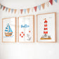 Drei leichte Holzrahmen mit Aquarellen: Segelboot, personalisierbares Namensposter „Matteo“ und Leuchtturm. Perfekt für skandinavische Kinderzimmer, erhältlich als Set oder einzeln.