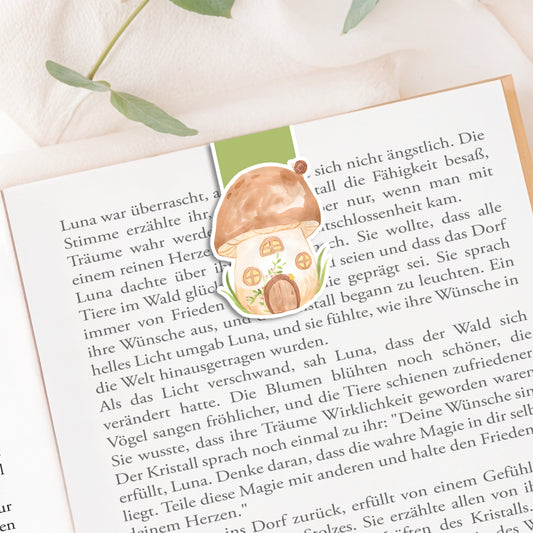 Magnetisches Lesezeichen Pilzhaus: handgemaltes Pilzmotiv auf Buch, mattes Papier mit Vinylschutz, enthält Magnete für sicheren Halt. Größe: ca. 6 x 3,5 cm.