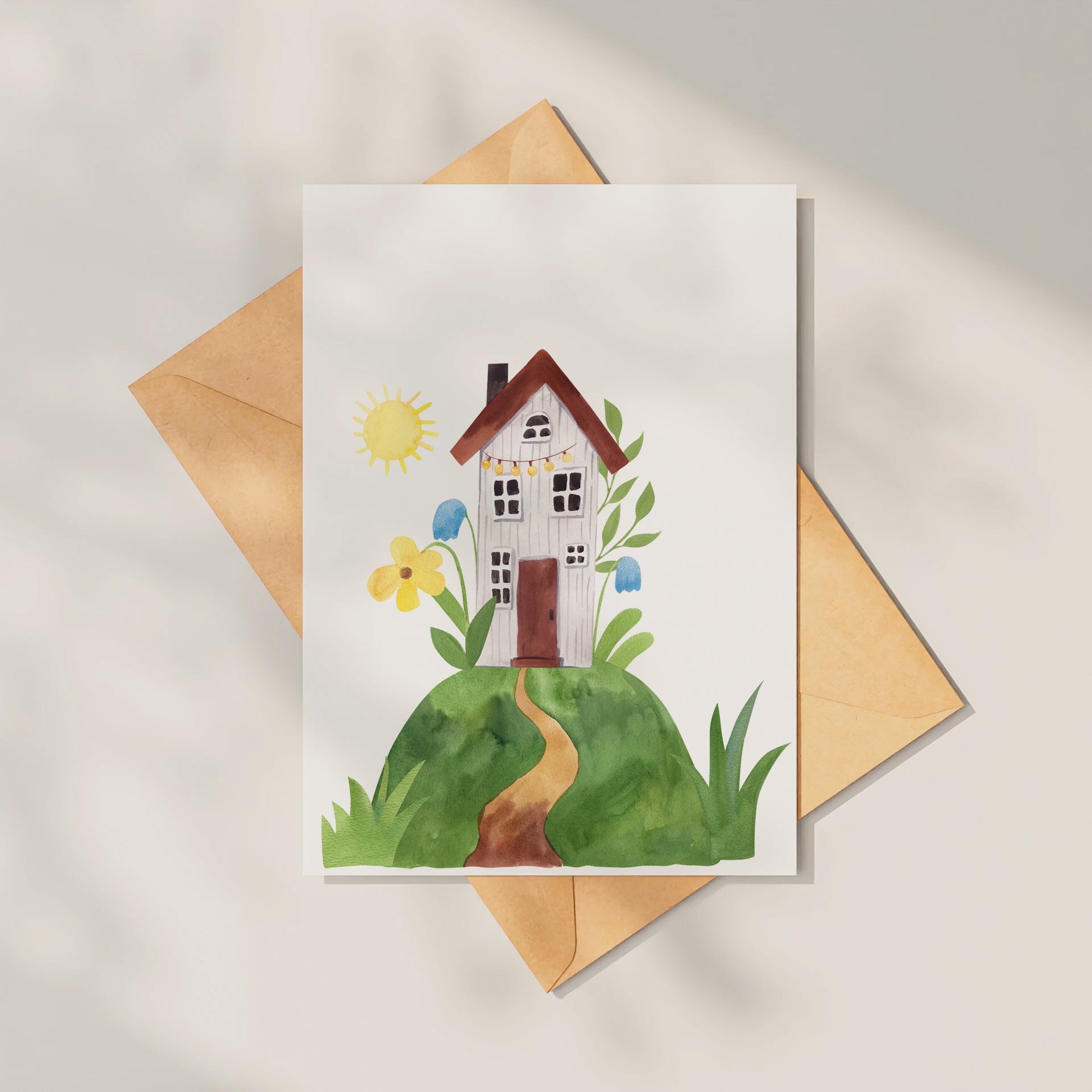 Postkarte Karte Traumhaus A6, Aquarell-Bild, Haus auf einem grünen Hügel. Gedruckt auf hochwertigem, mattem Naturpapier, ideal für Einweihungsfeiern.