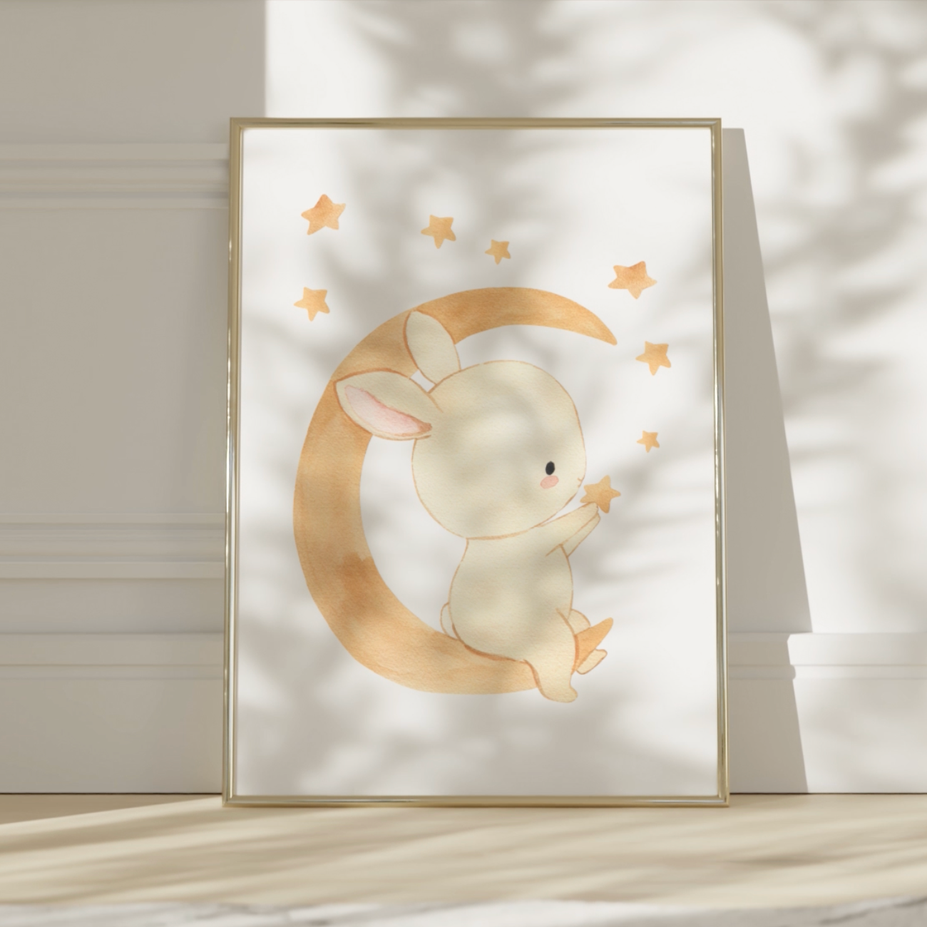 Poster Hase auf dem Mond A4 & A3: Aquarell Hase, der auf dem Mond sitzt, umgeben von Sternen. Ideal als Kinderzimmerdeko oder Geschenk. Video